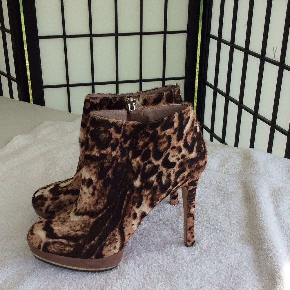 Vince Camuto cow hair sz 8:5